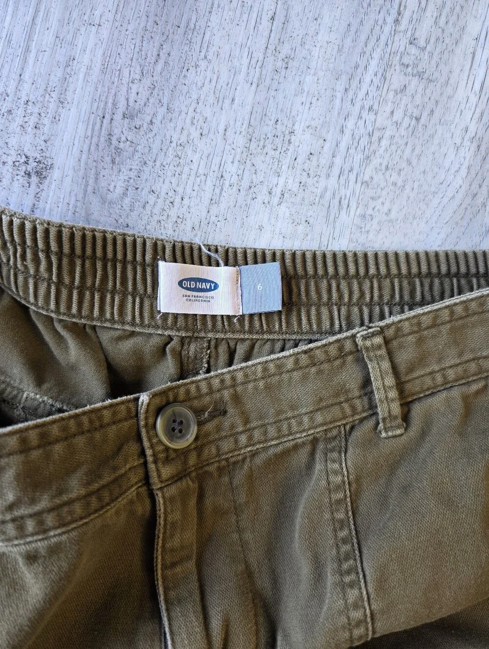Old Navy Women’s 6 Olive Green Utility Shorts